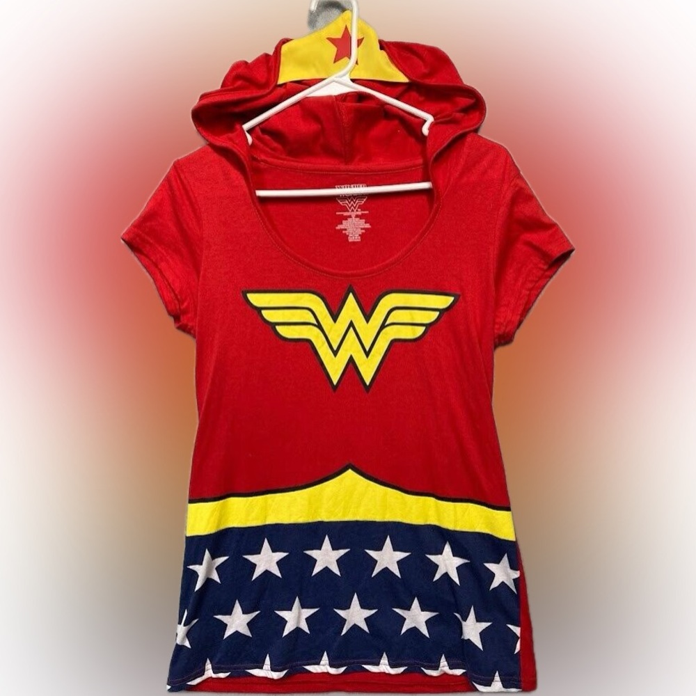 DC Comics Wonder Woman NWT Hooded Tee SZ M